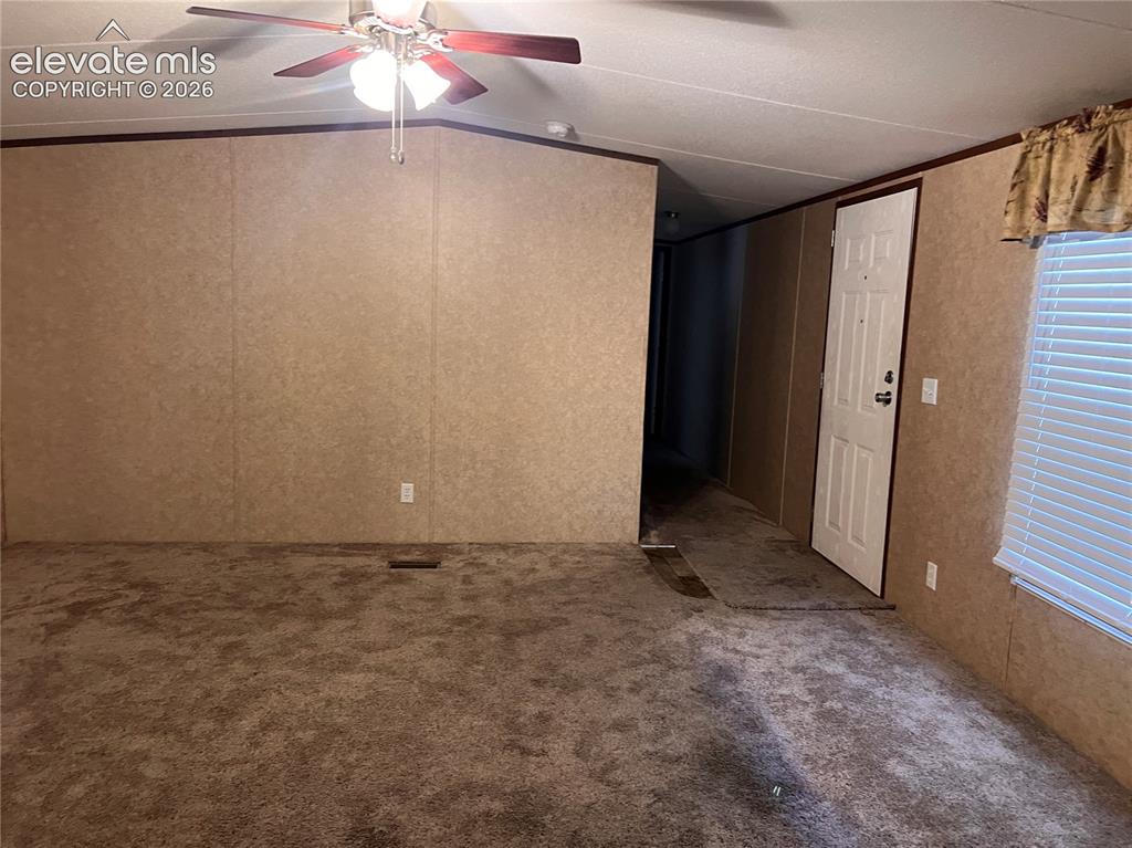Image 21 of 24: Ceiling fan with light fixture