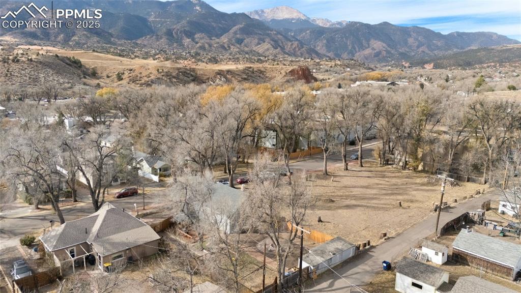 Image 32 of 37: View of mountain background