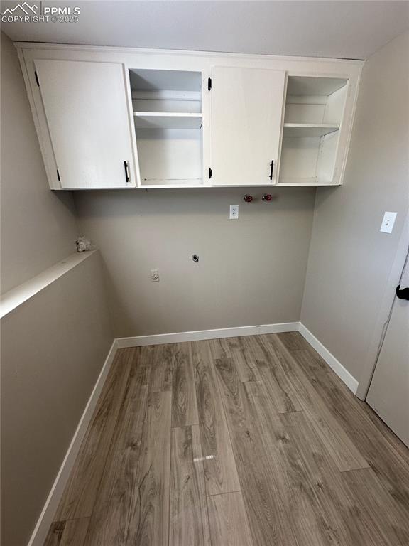 Image 19 of 28: Laundry