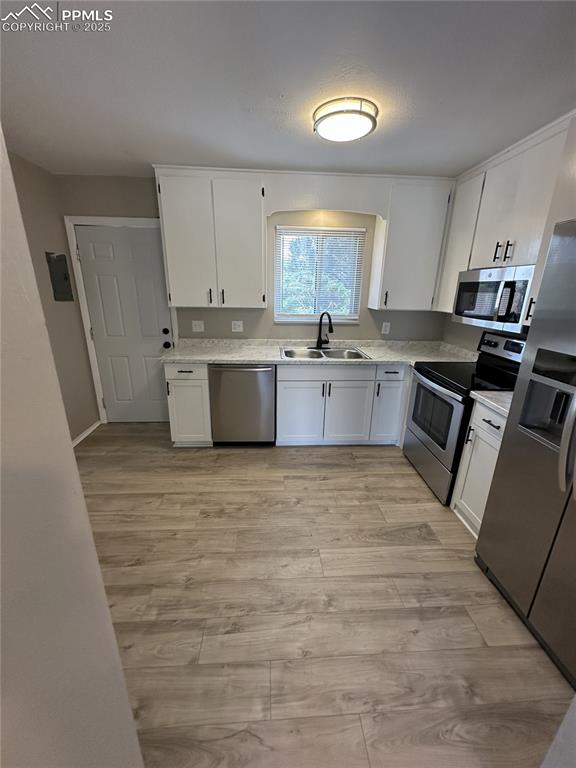 Image 22 of 28: Kitchen