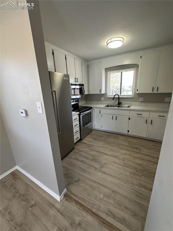 Image 4 of 28: Kitchen