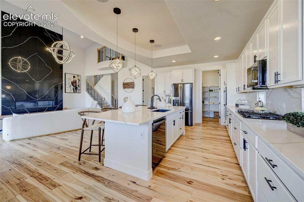 Image 16 of 50: Kitchen