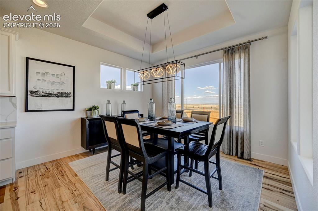 Image 17 of 50: Dining Area