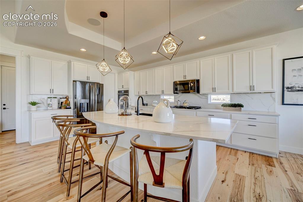 Image 18 of 50: Kitchen