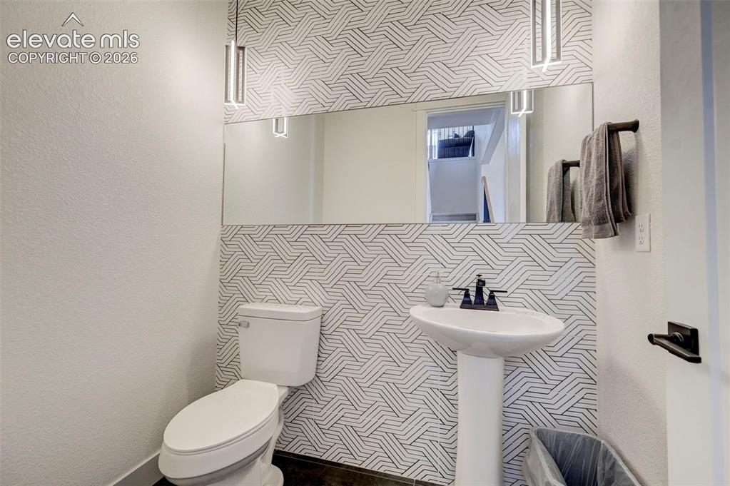 Image 9 of 50: Bathroom