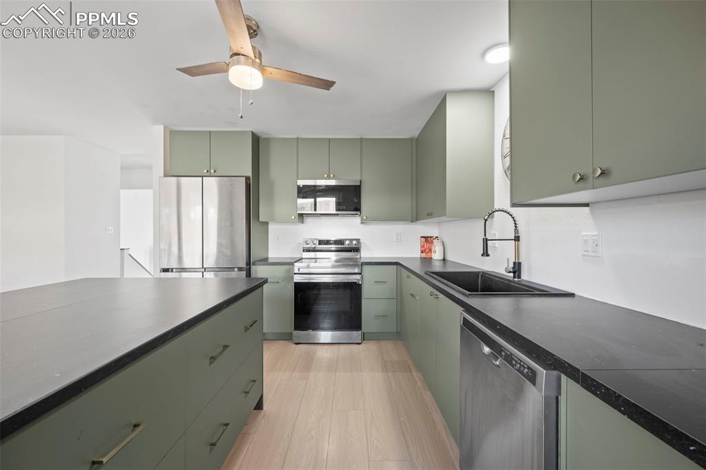 Image 11 of 39: Kitchen