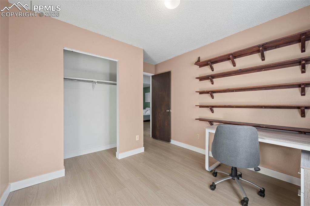 Image 22 of 39: Office