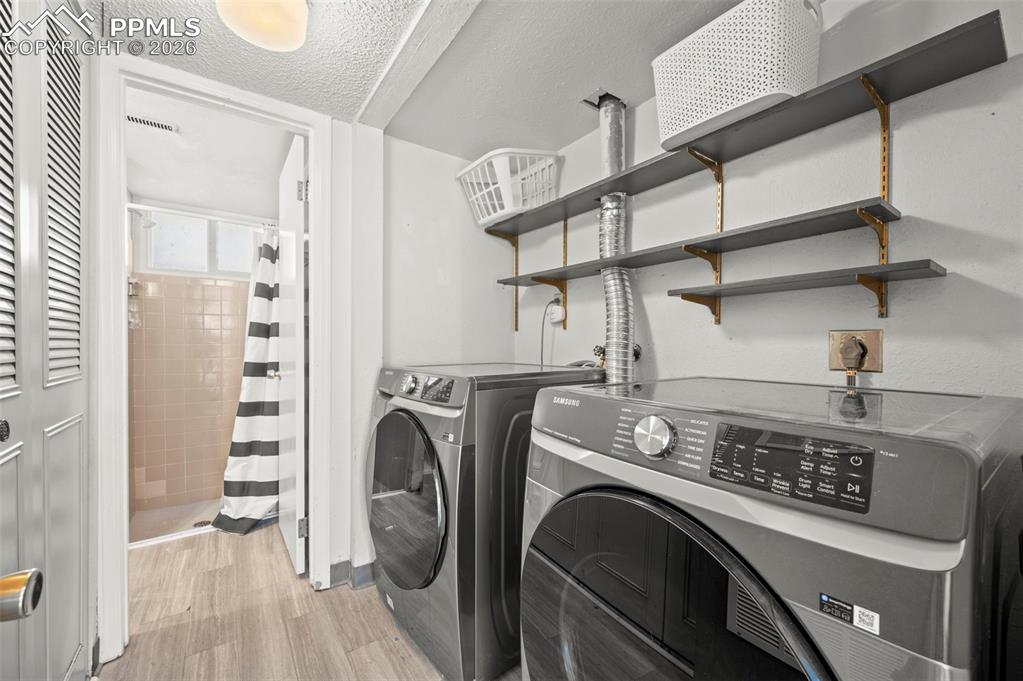 Image 30 of 39: Laundry