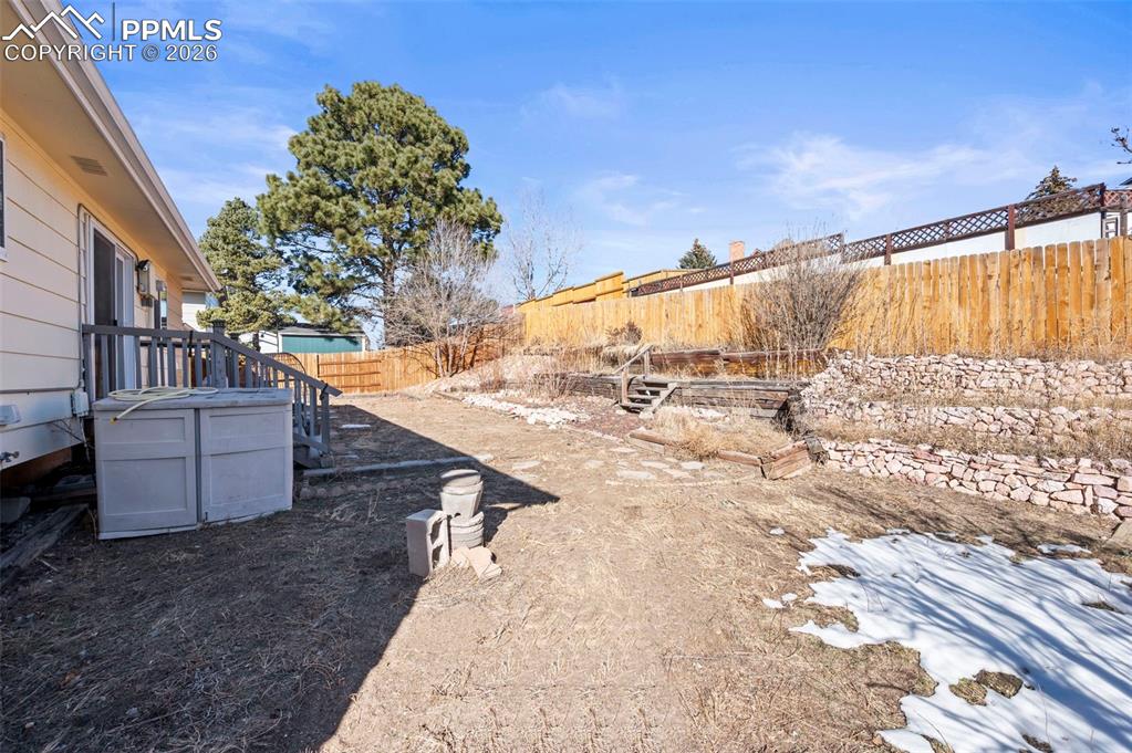 Image 32 of 39: Yard