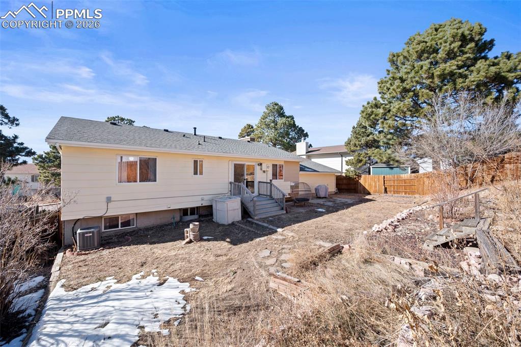 Image 33 of 39: Back of Structure