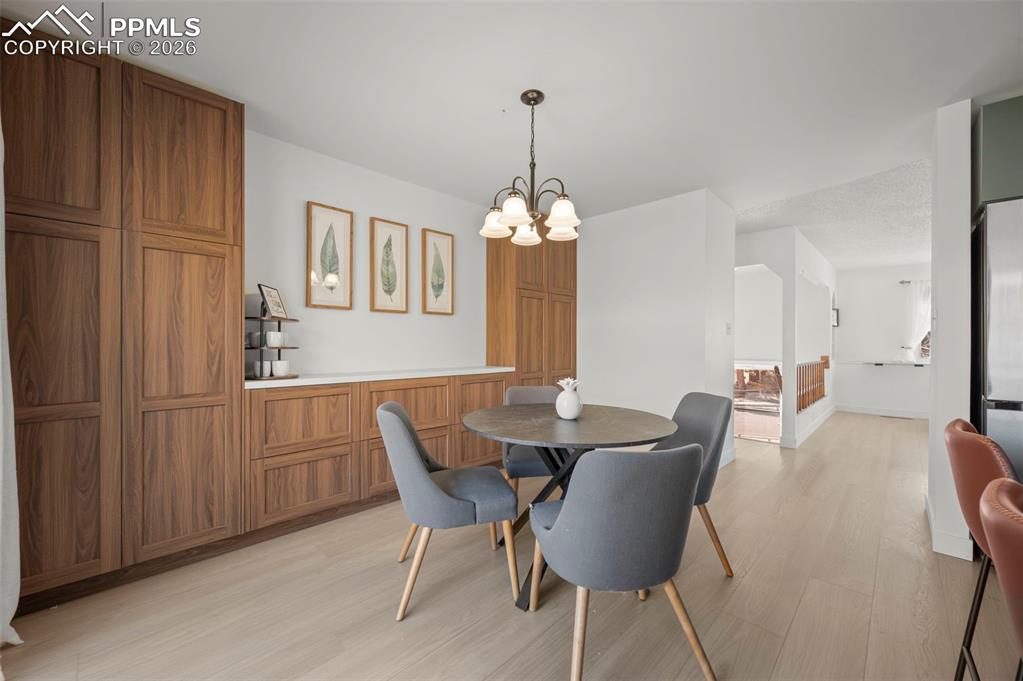 Image 7 of 39: Dining Area