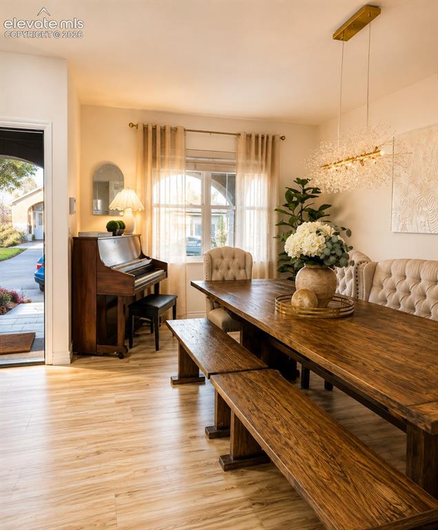 Image 4 of 23: Dining Area