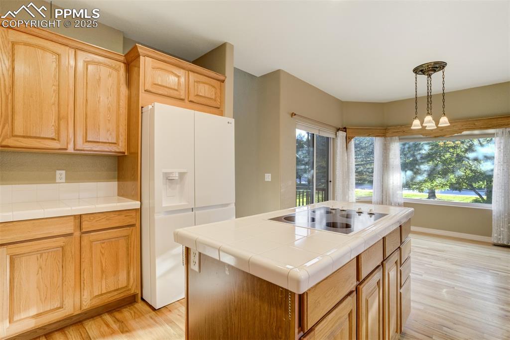 Image 15 of 50: Kitchen