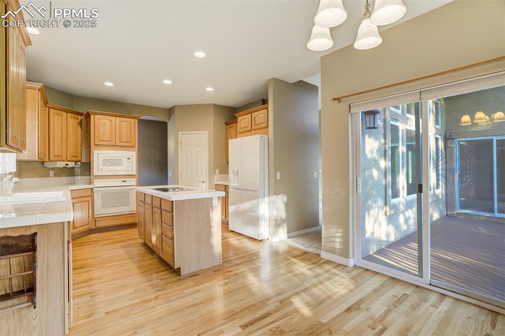 Image 18 of 50: Kitchen