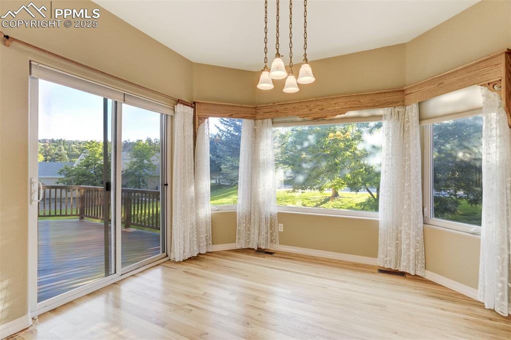 Image 19 of 50: Dining Area