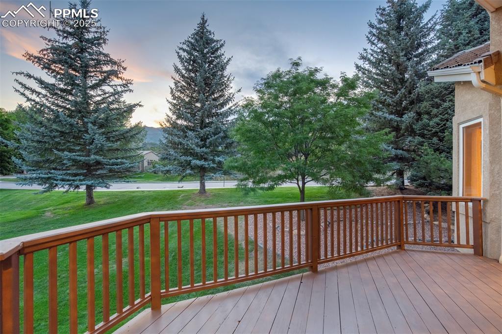 Image 44 of 50: Deck