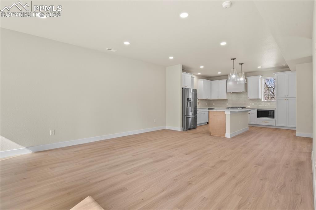 Image 10 of 30: Living Room