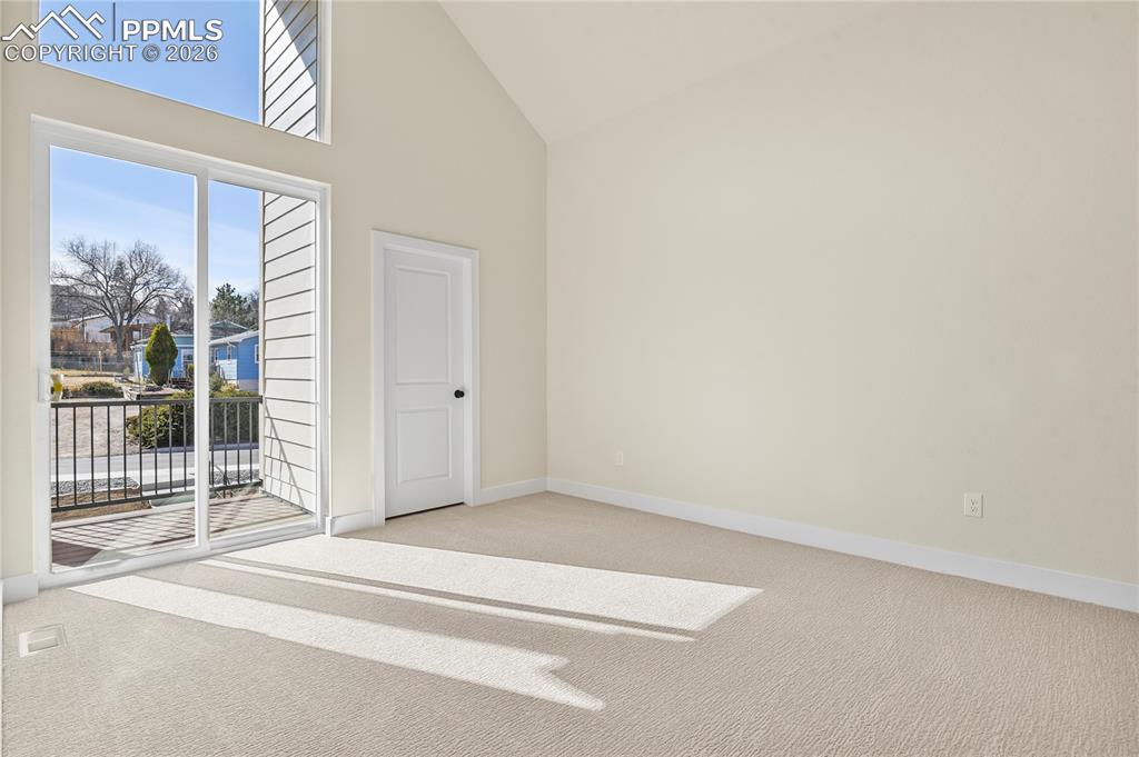 Image 14 of 30: Bedroom