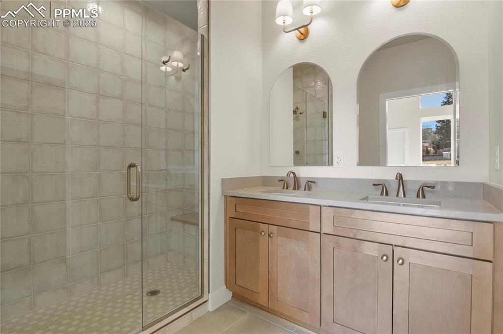 Image 17 of 30: Bathroom