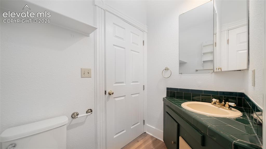 Image 13 of 18: Bathroom