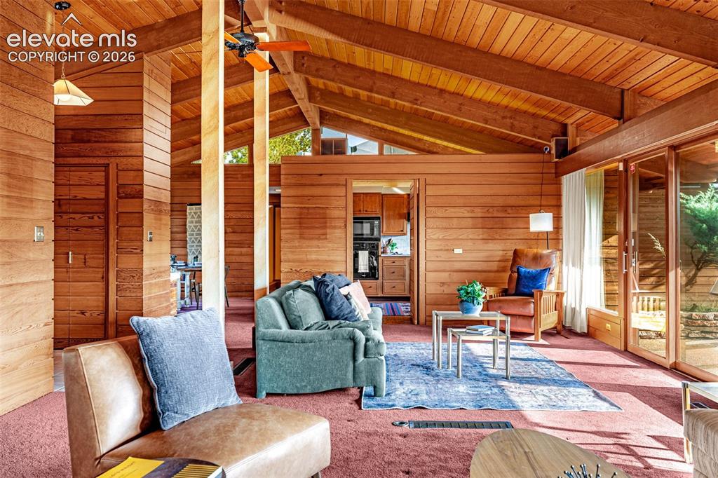 Image 12 of 49: Great Room
