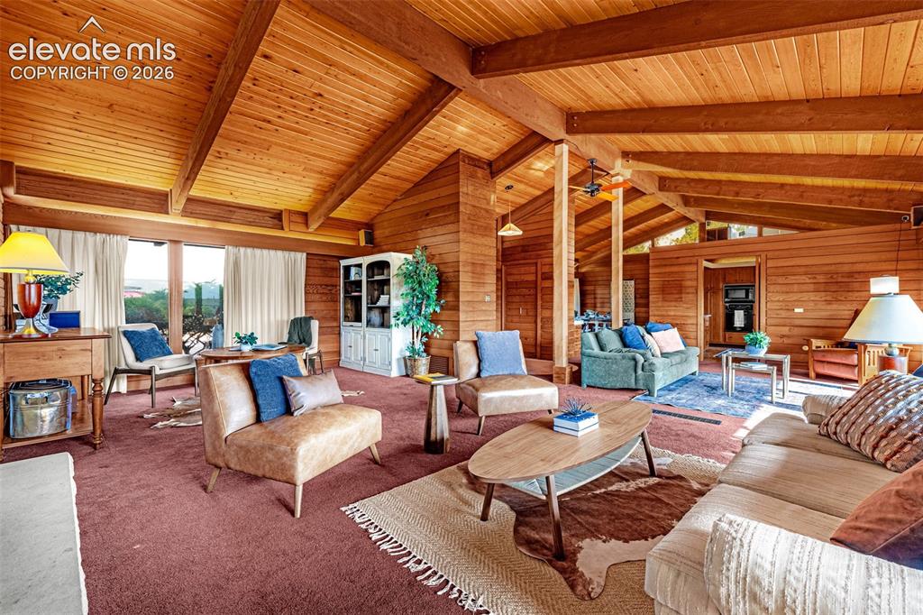 Image 14 of 49: Great Room