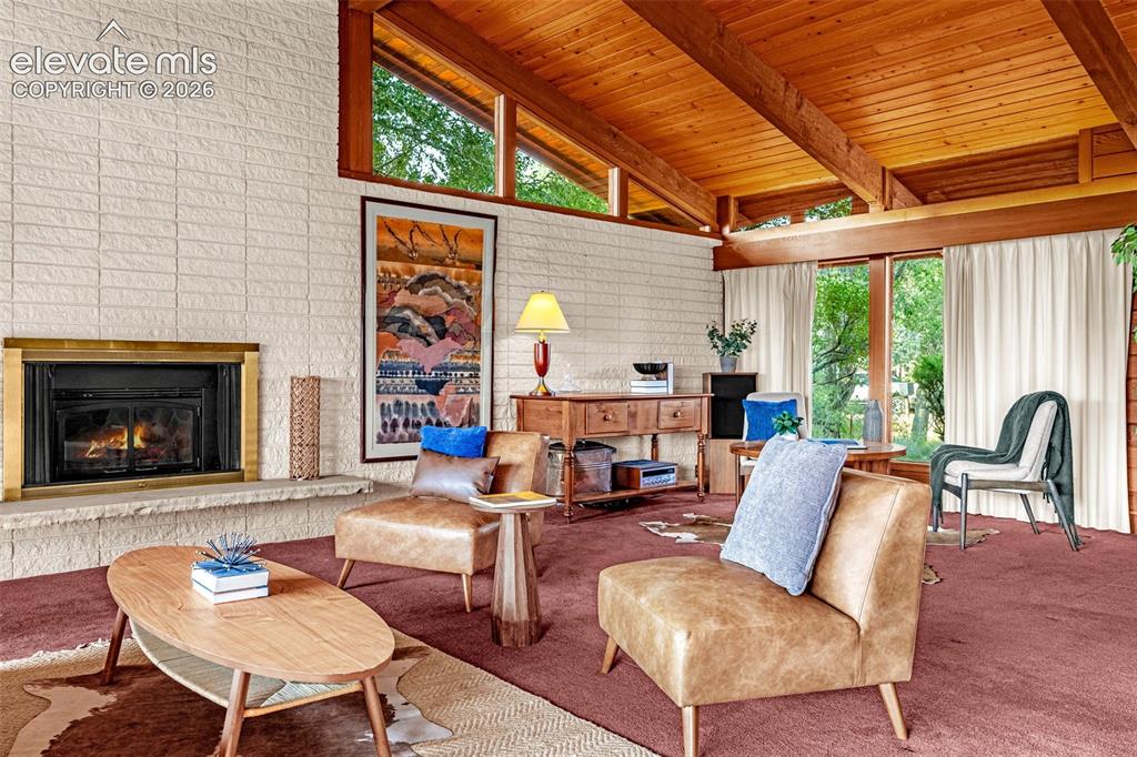 Image 16 of 49: Great Room