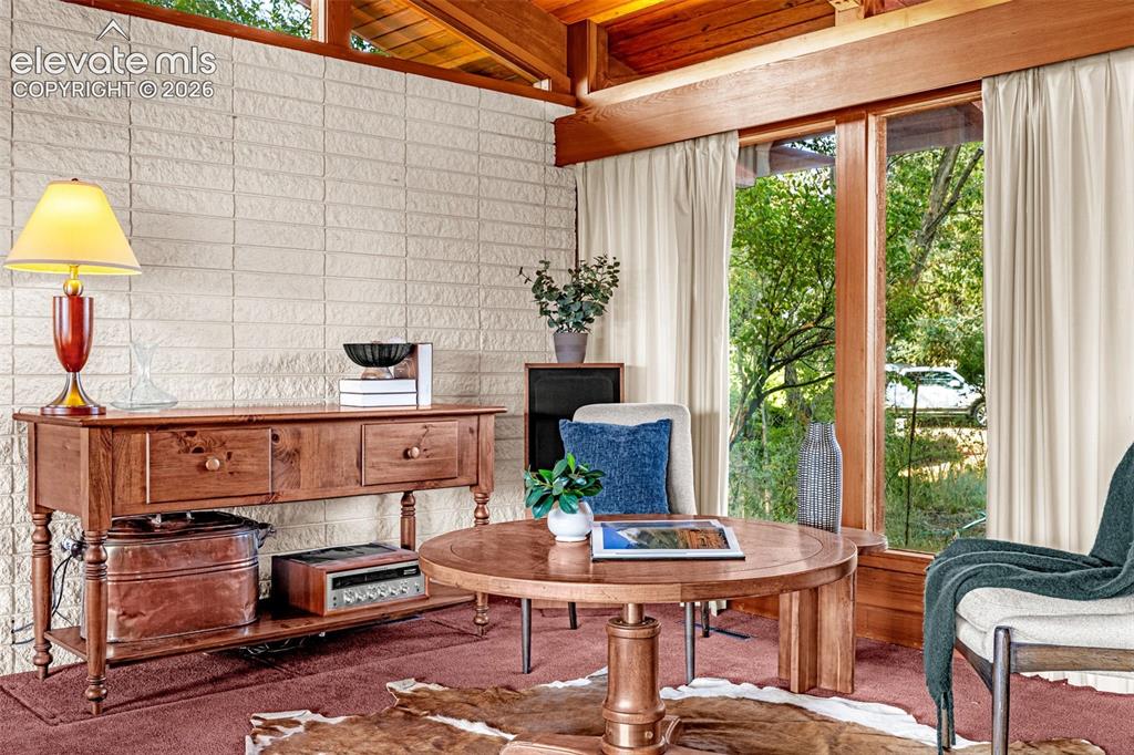 Image 17 of 49: Great Room