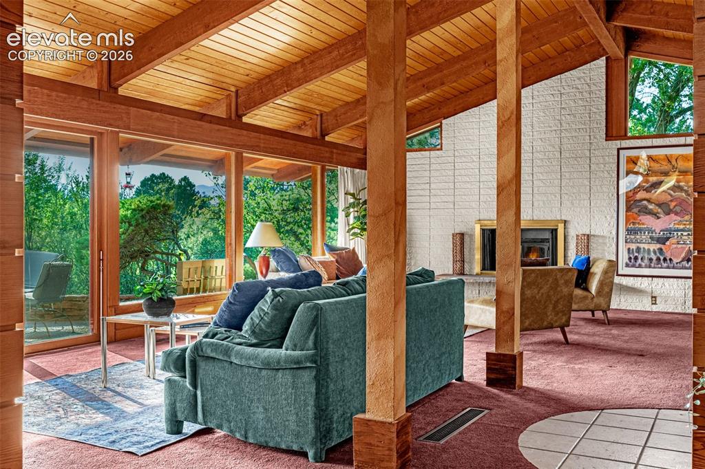 Image 7 of 49: Great Room