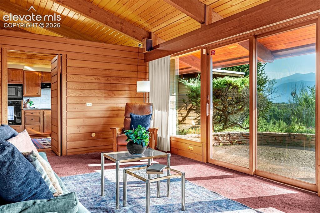Image 8 of 49: Great Room
