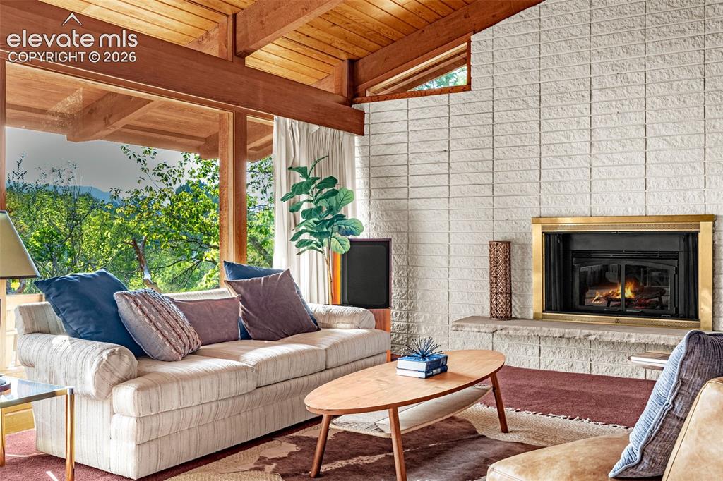 Image 9 of 49: Great Room