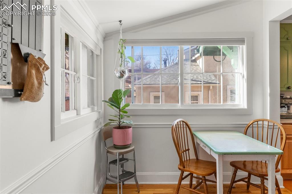 Image 12 of 22: Dining Area