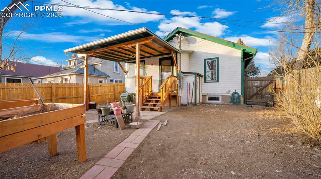 Image 23 of 29: Back of Structure