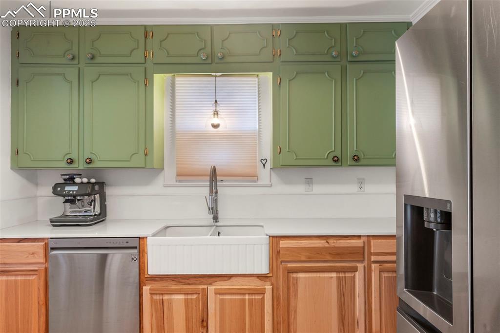 Image 9 of 22: Kitchen