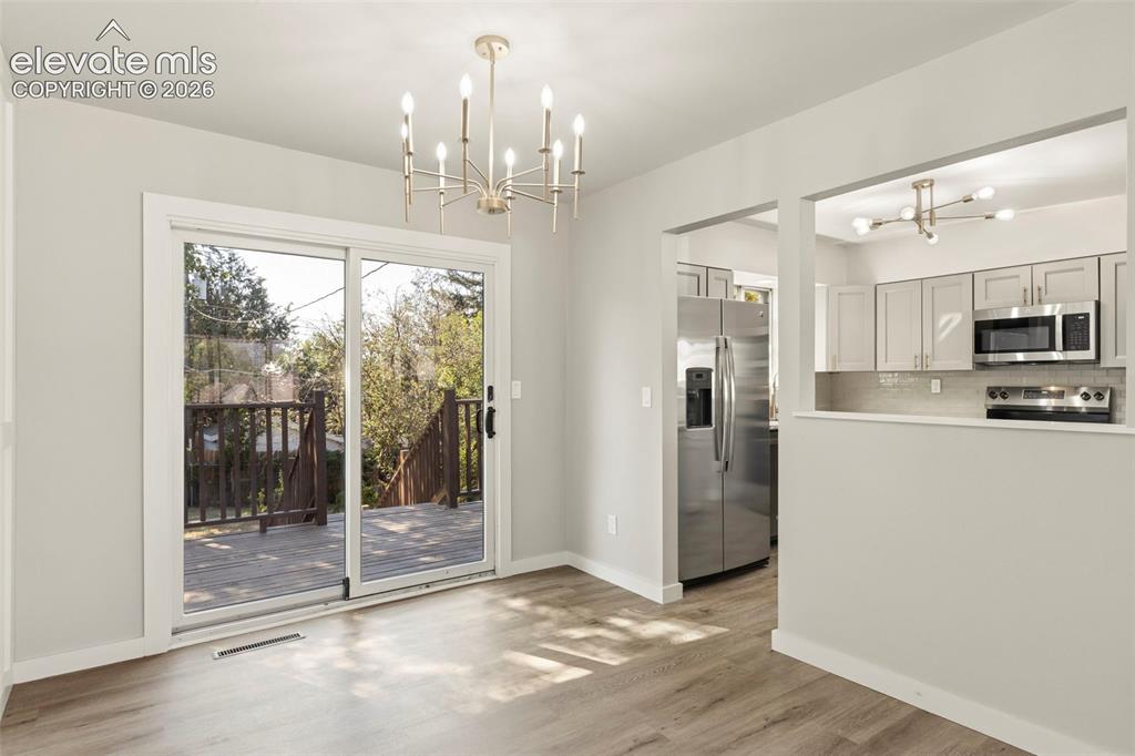 Image 13 of 46: Dining Area