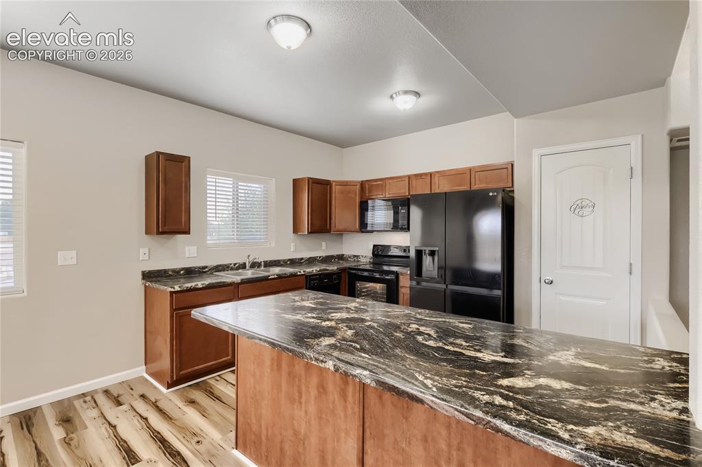 Image 10 of 29: Kitchen