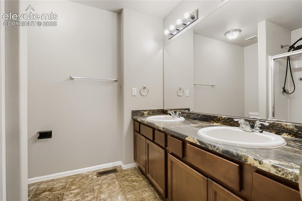Image 17 of 29: Bathroom