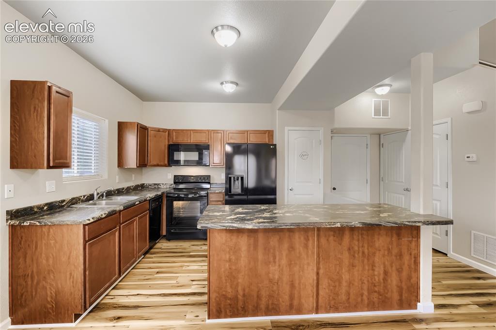 Image 9 of 29: Kitchen