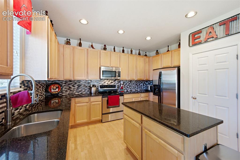 Image 10 of 42: Kitchen