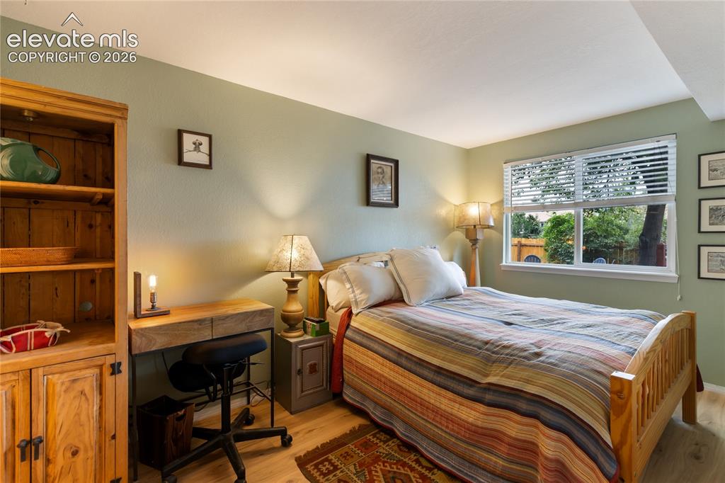 Image 19 of 26: Bedroom