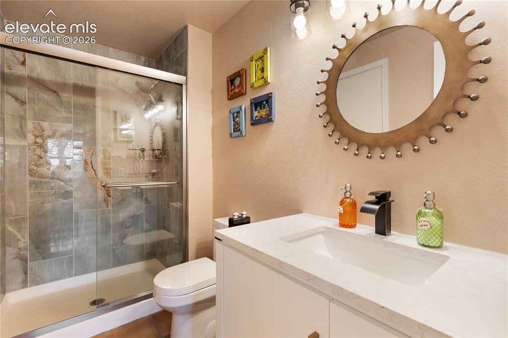 Image 20 of 26: Bathroom