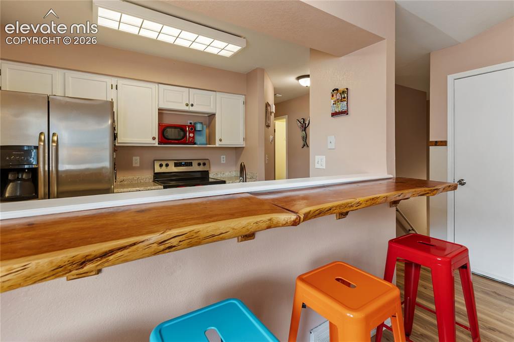 Image 6 of 26: Kitchen