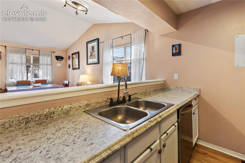 Image 8 of 26: Kitchen