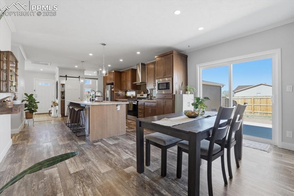 Image 14 of 46: Dining Area