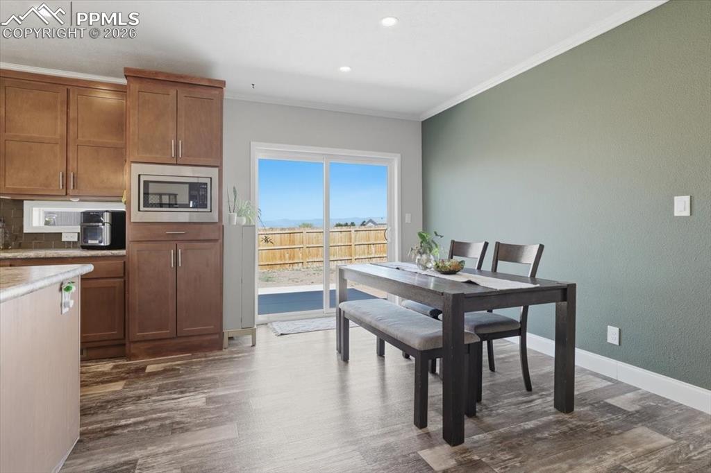 Image 15 of 46: Dining Area