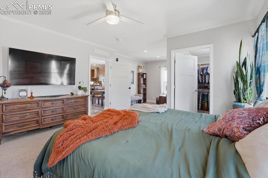 Image 21 of 46: Bedroom