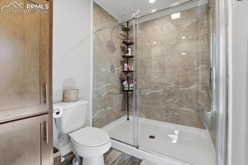 Image 27 of 46: Bathroom