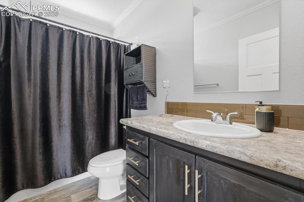 Image 31 of 46: Bathroom