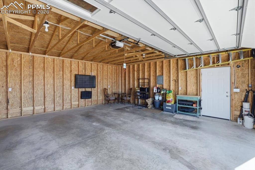 Image 35 of 46: Garage