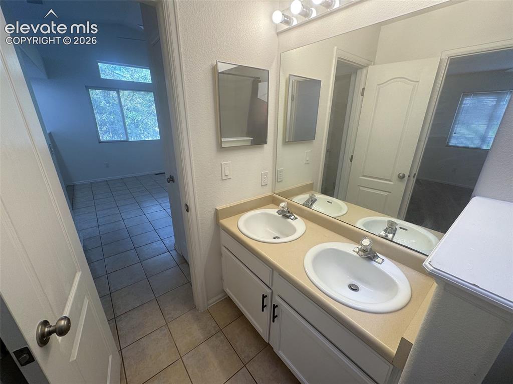Image 13 of 36: Bathroom